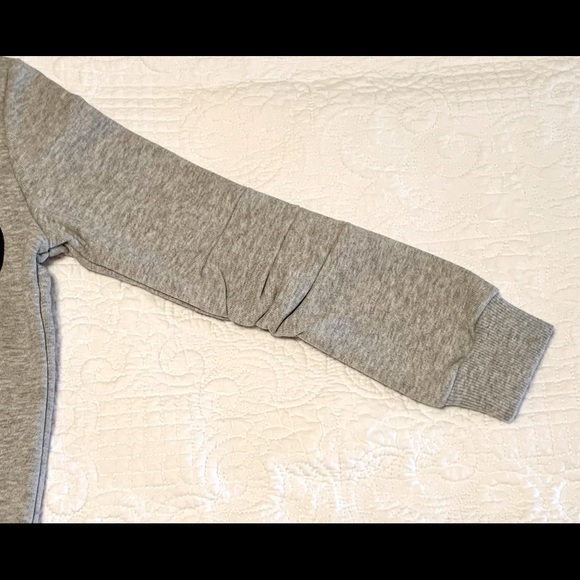 NWT 5T Girls “WILD” Pearl Sweatshirt - Picture 3 of 6